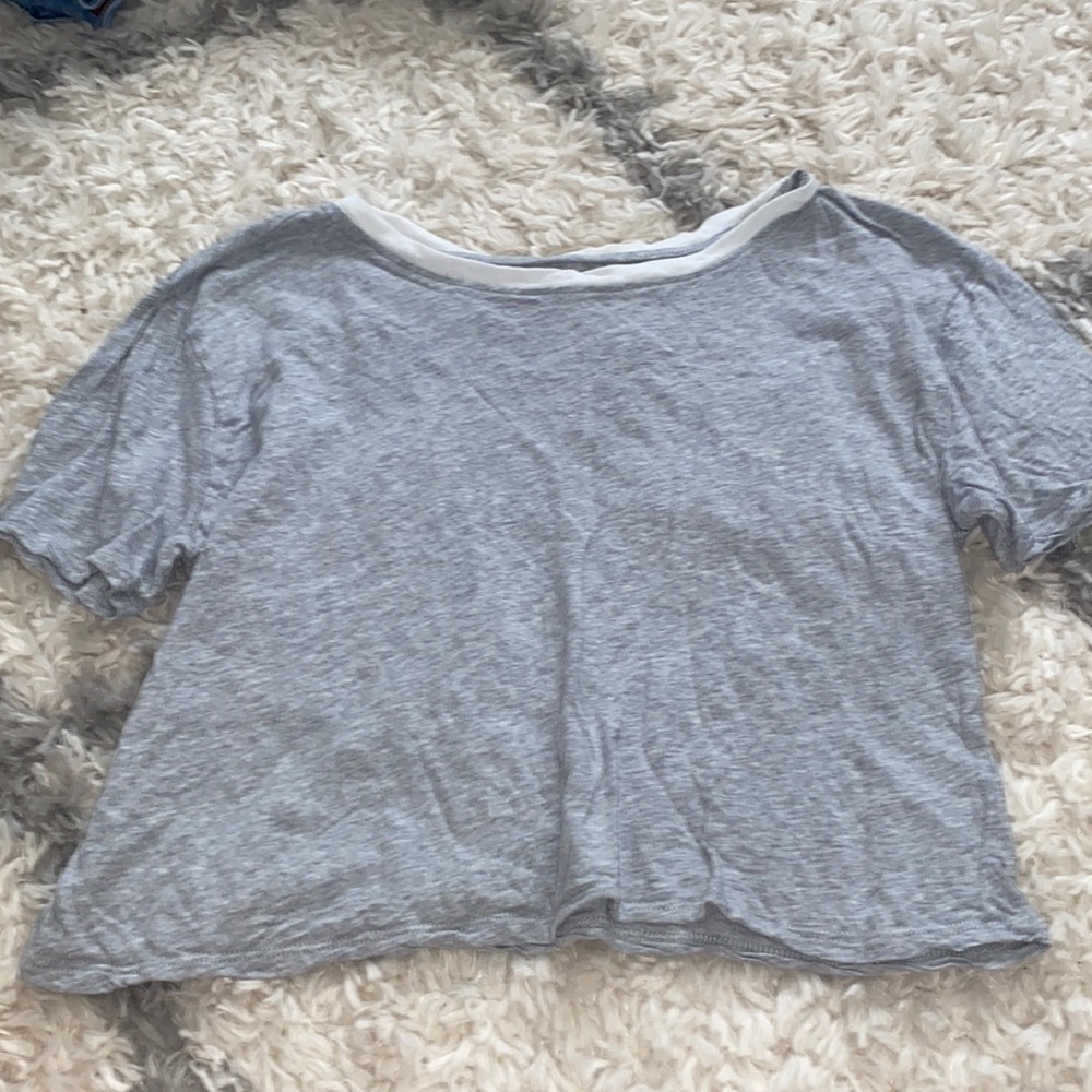 Gray cropped T-shirt